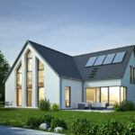 Bild eines modernen Hauses mit stilvoller Architektur und Solarpanelen auf dem Dach